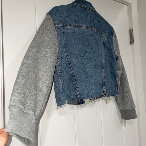 LEVI’S ExBoyfriend Trucker Jacket Medium Wash Grey Sweatshirt Sleeve Frayed Coat - Picture 6 of 7